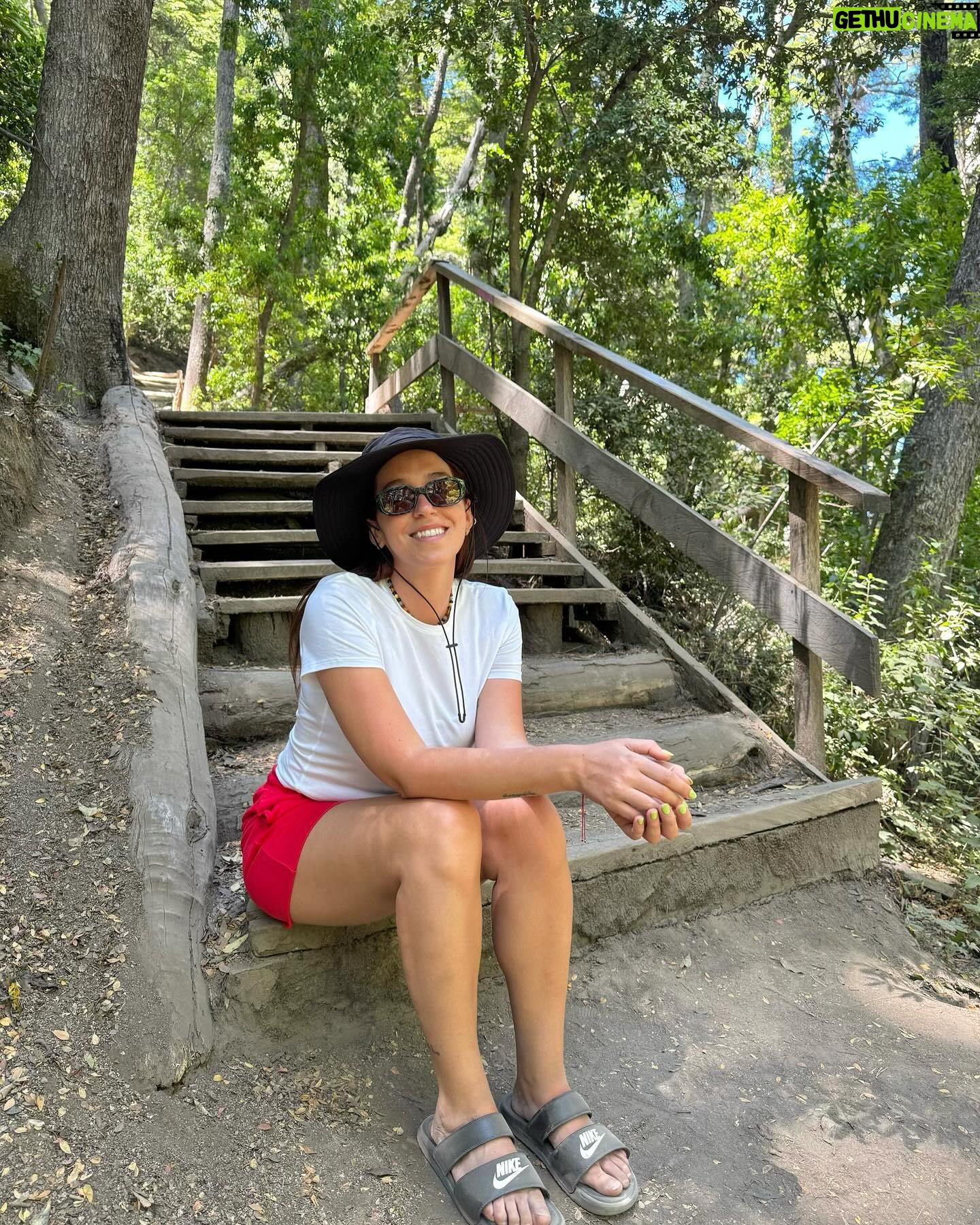 Leticia Siciliani Instagram - Un book bien turista en el sur para arrancar el 2024 ✨