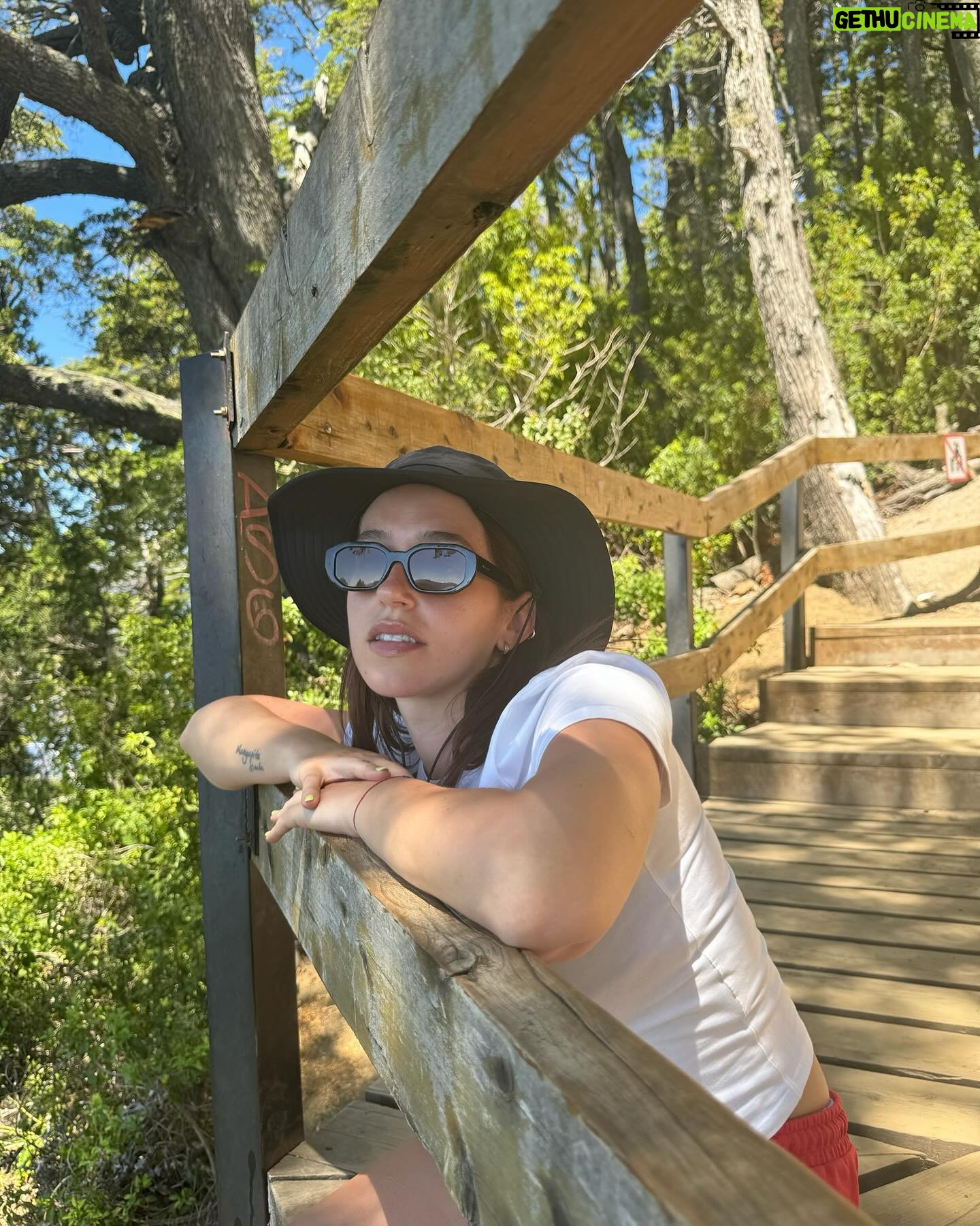 Leticia Siciliani Instagram - Un book bien turista en el sur para arrancar el 2024 ✨