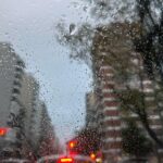 Leticia Siciliani Instagram - Hoy levantándome 6 am con lluvia y frío . 🫠 * sólo pienso en: mate, torta frita, 🥄, guiso… vos ? Lluvia y … 👇🏼