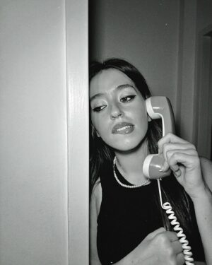 Leticia Siciliani Instagram - equivocado no es aquí señor . ☎️