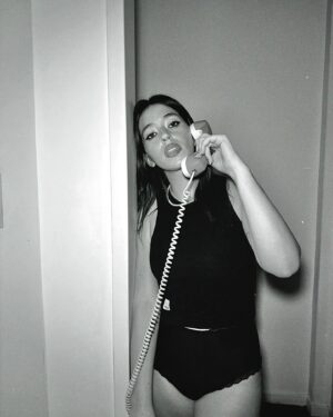 Leticia Siciliani Instagram - equivocado no es aquí señor . ☎️