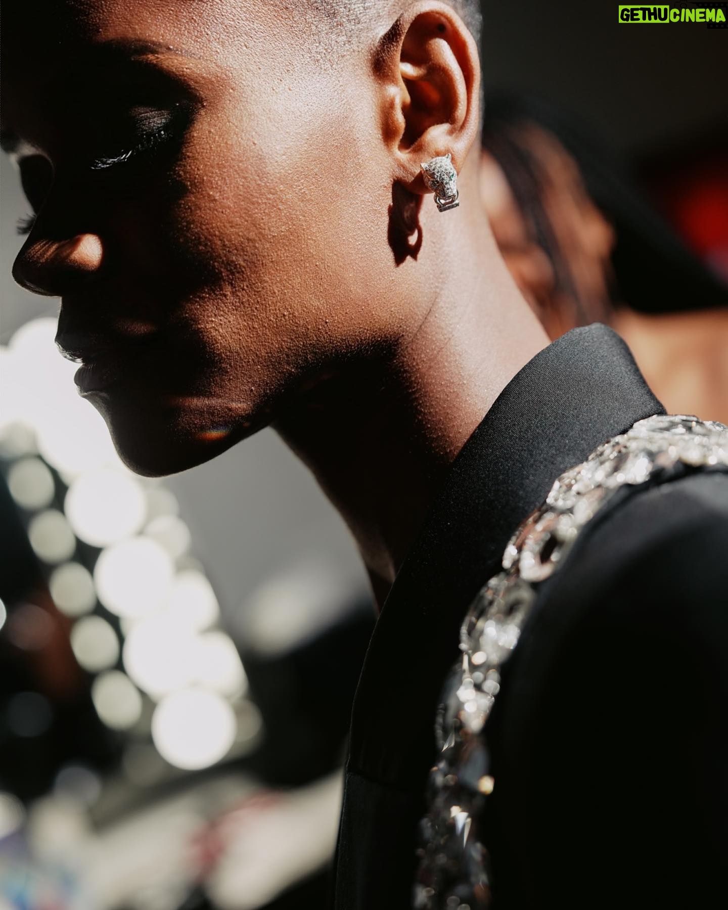 Letitia Wright Instagram - incredibly grateful to the team at @alexandermcqueen & @shionat for this custom design for the World Premiere of @blackpanther #wakandaforever 11.11 Jewellery by @cartier 📸 by @nishajohny & @jonathanjacobs_