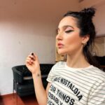Levante Instagram - 1. C’è solo un eyeliner. 2. “Specchio specchio mio riflesso parlami” e dimmi di vestirmi. 3. Gemelli e Toro, fenomenali poteri cosmici 4. La sensualità non è il mio forte. 5. Tutta sua madre. 6. Mi avete scoperta. 7. Sono incinta della pizza che mangio tutti i giorni. 8. Ecco una testimonianza. 9. Mi è scaduto il passaporto e non c’è modo di rifarlo, mi porto avanti con le foto di merda. 10. L’abbiamo trovata lassù e ovviamente non sapeva più scendere.