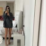 Levante Instagram - 1. C’è solo un eyeliner. 2. “Specchio specchio mio riflesso parlami” e dimmi di vestirmi. 3. Gemelli e Toro, fenomenali poteri cosmici 4. La sensualità non è il mio forte. 5. Tutta sua madre. 6. Mi avete scoperta. 7. Sono incinta della pizza che mangio tutti i giorni. 8. Ecco una testimonianza. 9. Mi è scaduto il passaporto e non c’è modo di rifarlo, mi porto avanti con le foto di merda. 10. L’abbiamo trovata lassù e ovviamente non sapeva più scendere.