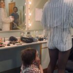 Levante Instagram - U D I N E F U T U R A (G r a z i e) Ieri ero arrabbiata. Sono stata arrabbiata tutto il giorno. Tutto. Quando ho disposto i trucchi davanti allo specchio in camerino per iniziare la preparazione ho iniziato a commuovermi. Poco alla volta, sempre di più. Non era rabbia, era tristezza. L’ultimo giorno di un tour meraviglioso, intenso, profondamente autentico. Triste da dover trattenere il pianto fino all’ultimo momento. Grazie di essere stati con me, ancora. Grazie alla mia meravigliosa Crew dalle 3Q. Grazie al mio meraviglioso pubblico: che persone incredibili sono riuscita ad abbracciare in questi undici anni. Un nuovo capitolo sta per arrivare. A R R I V E D E R C I C U O R I M I E I Ps. Well, it’s one for the money two for the show Three to get ready now go, cat, go Sempre accanto. Levissss the pelvis ✨✨✨ @is.iside 📸