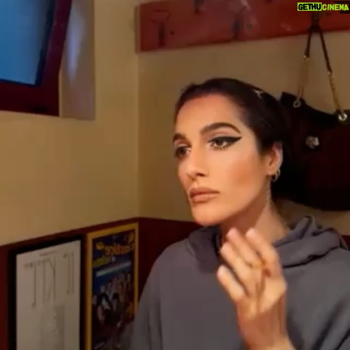 Levante - 3 Likes - G E N O V A F U T U R A
Non ci sono parole per ringraziarti, Zenaā¤ļø
Mi hai fatta piangere e non era cosƬ che doveva andare ma grazie, grazie infinite.
In alto i cuori.
Sei nei miei sogni Genova, ti amo.
L.
Pic 1. Io che mi proietto āndo me pare.
šø @is.iside