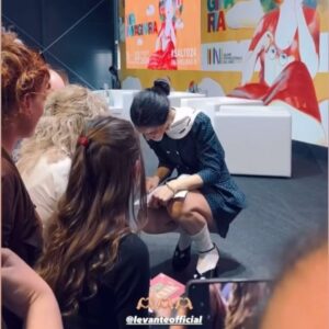 Levante Instagram - “Se ti dico Sailor a cosa pensi?”
“A Sailor Moon”

Potere del cristallo di luna di queste donne meravigliose ❤️
Grazie @chiaratagliaferri @lafrisa e la grandissima @mariagraziachiuri . È stavo bello conversare con voi!

@salonelibro