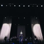 Levante Instagram – A N C O N A F U T U R A

Questo tour è meraviglioso perché saliamo sul palco felici, suoniamo sul palco felici, torniamo a casa felici.

Grazie infinite dell’abbraccio di ieri, torneremo ANCONA❤️
Nella città dei due soli non potevo che sentirmi a casa.

Sempre accanto
L.

📸 @is.iside