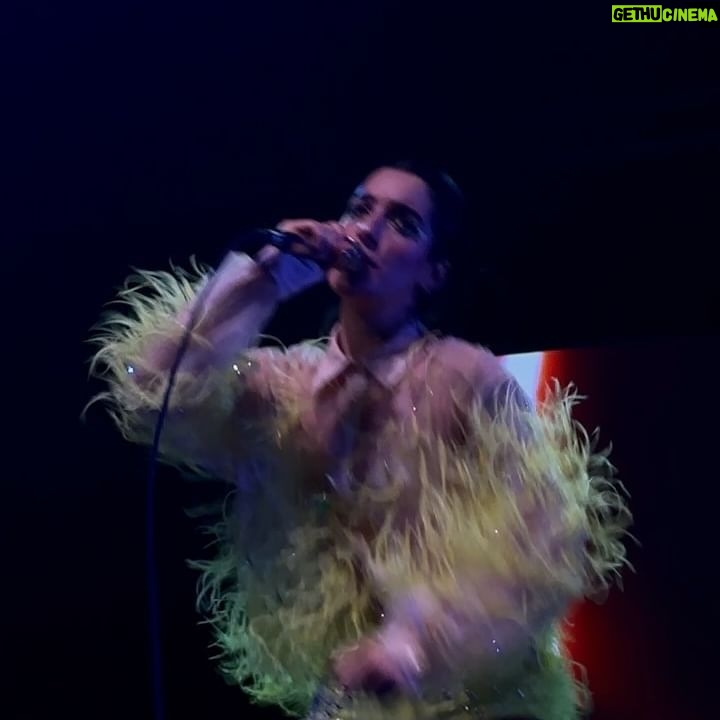 Levante - 3 Likes - B R E S C I A F U T U R A
E anche questo teatro lo abbiamo fatto esplodere di amore.
Grazie quante volte ĆØ possibile dirlo? Per me allāinfinito.
Ć stato meraviglioso!
š
L.
šø @is.iside