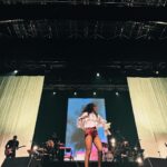 Levante Instagram – P A D O V A F U T U R A 

Ogni volta penso che non si possa fare di meglio, ogni volta immagino che abbiamo ricevuto il massimo. 
Padova ma che voce hai? 
Grazie di questo fuoco che ci hai regalato, è stato meraviglioso fare l’amore con voi!

Grazie di cuore a @lamante.giorgia che è salita sul palco a cantare  DURI COME ME. Ti auguro, Giorgia, di conservare gelosamente quei sorrisi, la tua voce meravigliosa, la musica che ti porti dentro e l’umiltà che ti abbraccia. Quelle come te sono le ragazze di cui abbiamo bisogno❤️

Grazie infinite.
Ps. Come in tutti i palinsesti del cazzo, il programma più bello è a fine carosello. Scorrere per credere. 

📹📸 @is.iside