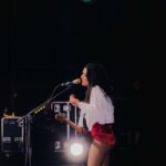 Levante Instagram - P A D O V A F U T U R A Ogni volta penso che non si possa fare di meglio, ogni volta immagino che abbiamo ricevuto il massimo. Padova ma che voce hai? Grazie di questo fuoco che ci hai regalato, è stato meraviglioso fare l’amore con voi! Grazie di cuore a @lamante.giorgia che è salita sul palco a cantare DURI COME ME. Ti auguro, Giorgia, di conservare gelosamente quei sorrisi, la tua voce meravigliosa, la musica che ti porti dentro e l’umiltà che ti abbraccia. Quelle come te sono le ragazze di cui abbiamo bisogno❤️ Grazie infinite. Ps. Come in tutti i palinsesti del cazzo, il programma più bello è a fine carosello. Scorrere per credere. 📹📸 @is.iside
