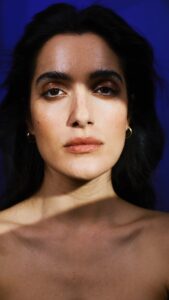 Levante Instagram - Specchio, specchio, mio riflesso. @armanibeauty #armaniprismaglass #armanimakeup #adv #glasslips
