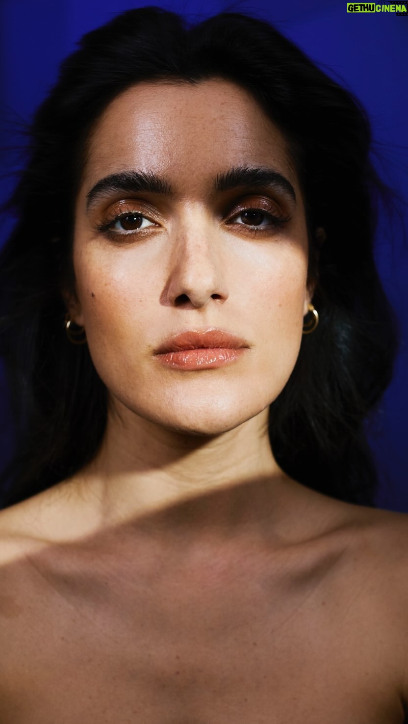 Levante - 3 Likes - Specchio, specchio, mio riflesso.
@armanibeauty #armaniprismaglass #armanimakeup #adv #glasslips