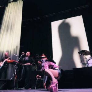 Levante Instagram - N A P O L I F U T U R A

Napoli, che sei meravigliosa te l’ho detto in faccia, ‘chè non ho paura di amare io, e tu nemmeno.
Abbiamo cantato insieme dal primo momento e la mia gratitudine per te cresce concerto dopo concerto.
Grazie amica mia.

L.

📸📹 @is.iside