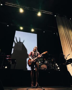 Levante Instagram - N A P O L I F U T U R A

Napoli, che sei meravigliosa te l’ho detto in faccia, ‘chè non ho paura di amare io, e tu nemmeno.
Abbiamo cantato insieme dal primo momento e la mia gratitudine per te cresce concerto dopo concerto.
Grazie amica mia.

L.

📸📹 @is.iside