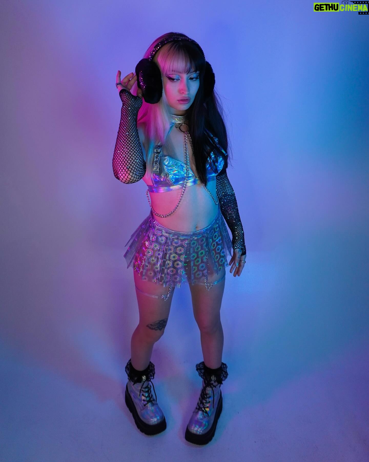 Lexi Brumback Instagram - Little raver✨ Raving all of the time 💃🏼💖 Sending shivers❄️ All down my spine🩻 Electric feeling ⚡️ That I can’t denyyy💥💗
