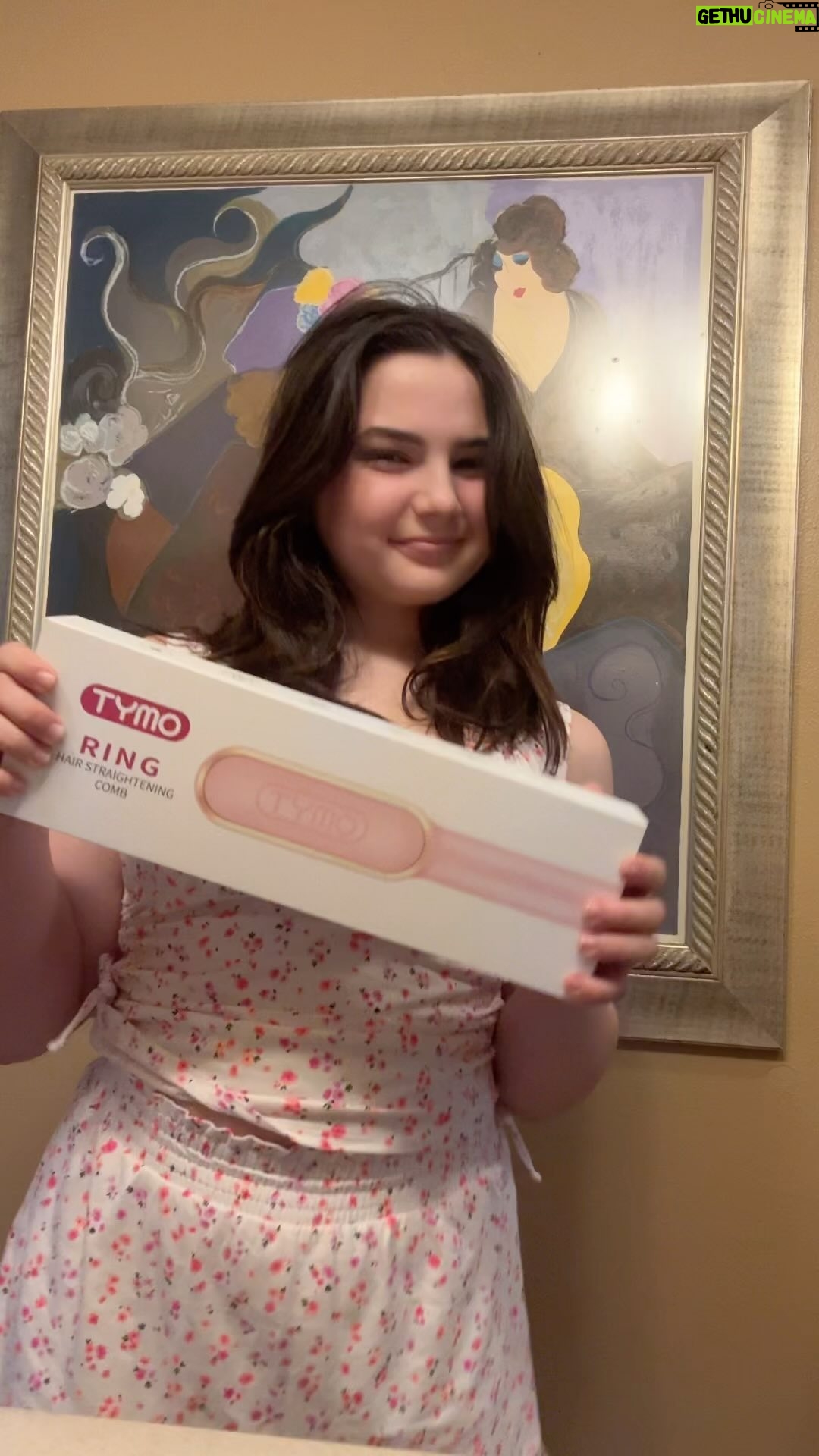 Lexi Rabe Instagram - Tysm @tymo_fashiontech for making this straightening comb!! It has saved me so much time!! It’s super easy and I absolutely love it PS adorable outfit by @justice #straighteningcomb #supersimplehair #easyhairstyles #tweenstyle #tweenoutfits #tweenhairstyle