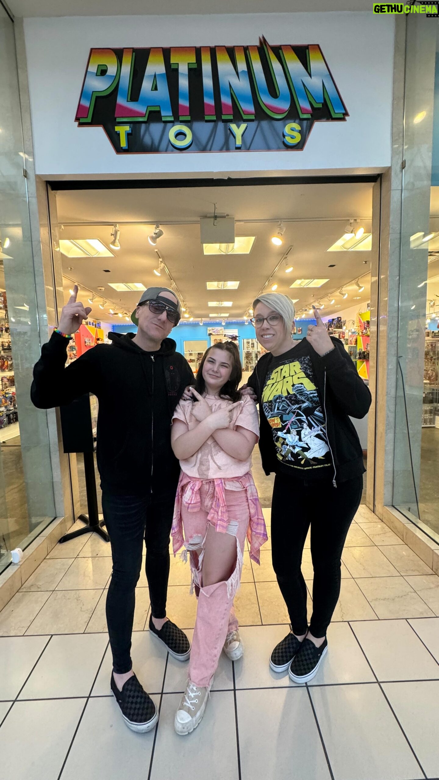 Lexi Rabe - 101.5K Likes - Hanging with my friends at the @platinum_toys_utah @marvel #marvefans #morganstark #toys #nostalgia, #Vintage #Collector
Why do I love all the rad things from the 80s ??