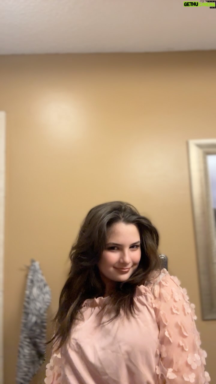Lexi Rabe Instagram - Fabulous blowout by @tymo_fashiontech thx for this awesome blow dryer! It was so fast and strong!! And I love the temp controls! It can go all the way up to 210! #hairstyle #tweenhairstyles #blowout #feelingbeautiful #tymo #blowdryer