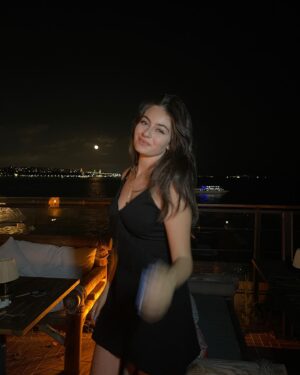 Leya Kırşan Instagram - Çok güzel bir geceden ✨🖤