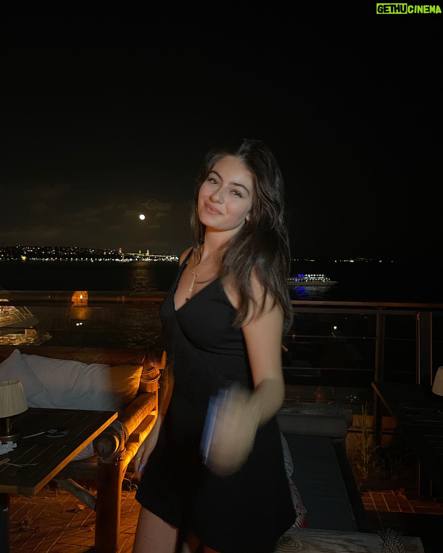 Leya Kırşan - 199.7K Likes - Çok güzel bir geceden ✨🖤