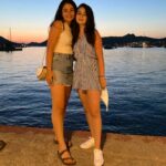 Leya Kırşan Instagram - Bütün dileklerinin gerçekleştiği bir yıl olsun canım ablam 🙏 Seni çok seviyorum 🎂🎉🎊💕