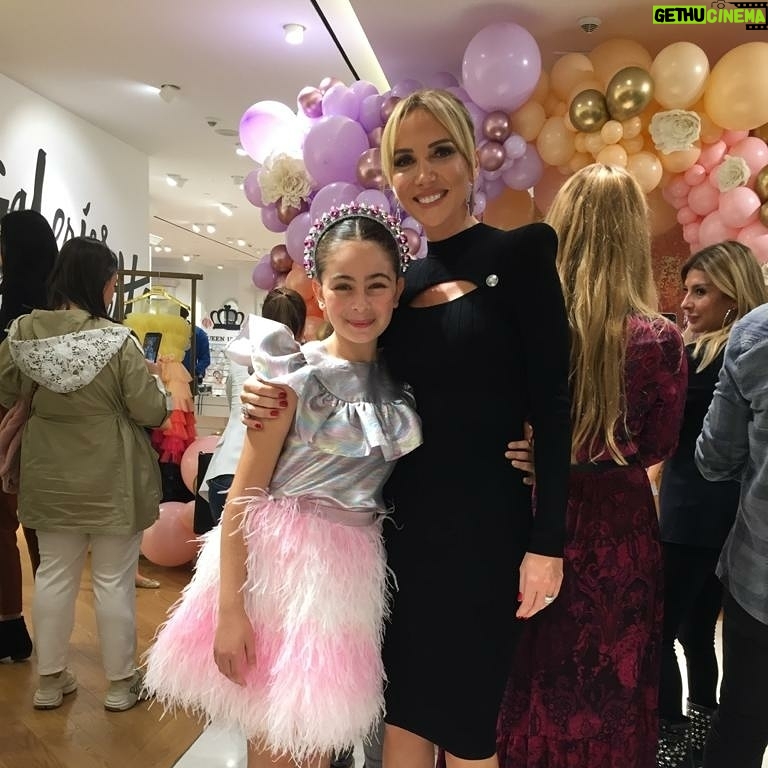 Leya Kırşan Instagram - Daha önce modelliğini severek yaptığım sevgili @meliskaptanoglukids defilesinden çok mutlu anlar 💞 Teşekkürler @meliskaptanoglu @layla_sirin_ajans