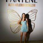 Leya Kırşan Instagram – Çok güzel bir geceydi. Ödül alanları tebrik ederim. Emeği geçen herkese teşekkürler. 🦋#pantenealtınkelebek