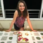 Leya Kırşan Instagram - Bugün inanılmaz güzel bir gün geçirdim. Arayan, mesaj atan, yanımda olan tüm sevdiklerime çok ama çok teşekkür ederim 🙏🙏🙏 Bir özel teşekkür de doğum günüm için şahane videolar hazırlayıp, yorum yapan, benim için çok değerli olan sizlere 💕💕💕 İyi ki 🎉🎉🎉