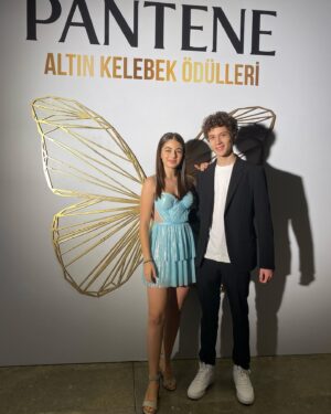 Leya Kırşan Instagram - Çok güzel bir geceydi. Ödül alanları tebrik ederim. Emeği geçen herkese teşekkürler. 🦋#pantenealtınkelebek