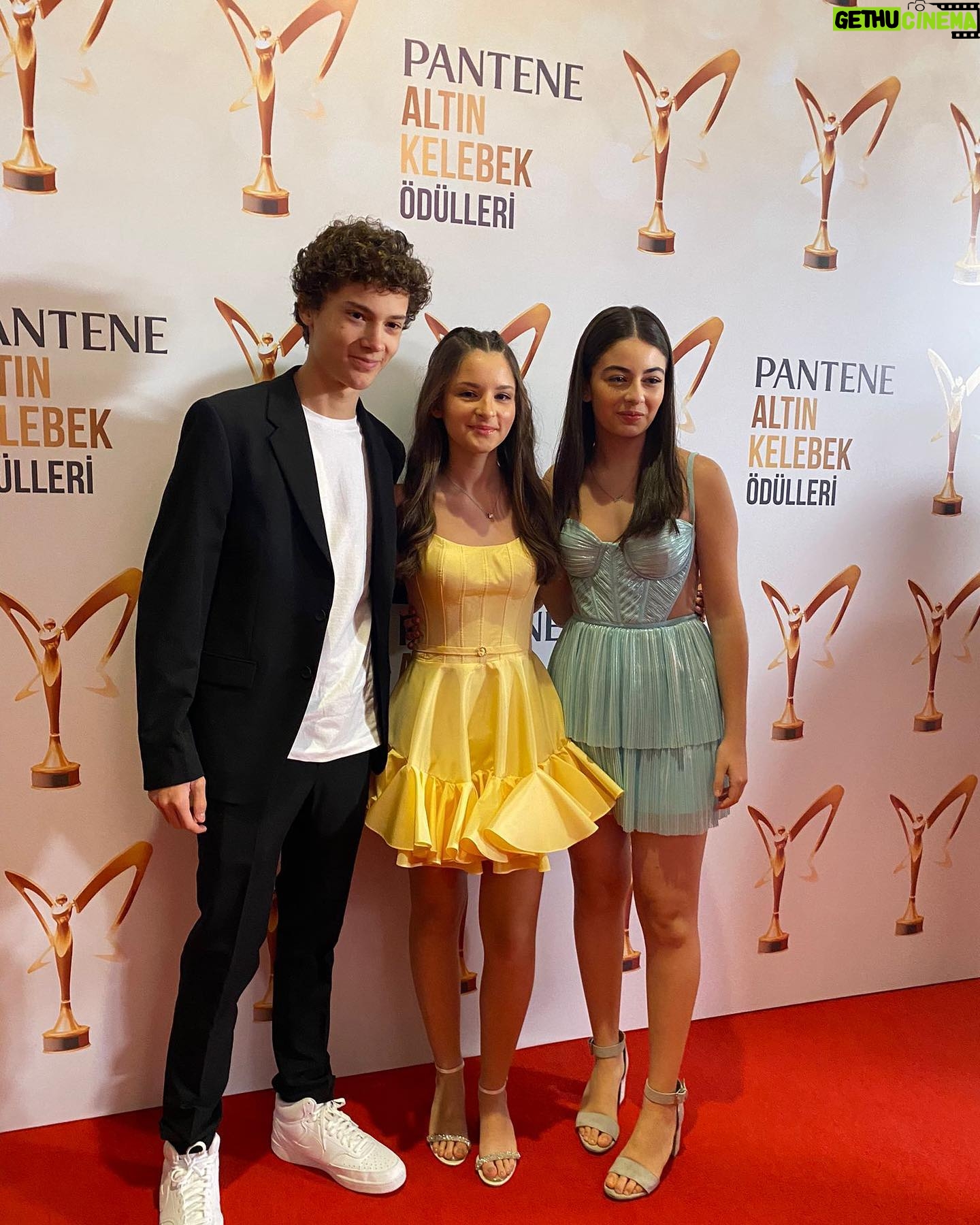 Leya Kırşan - 184.1K Likes - Çok güzel bir geceydi. Ödül alanları tebrik ederim. Emeği geçen herkese teşekkürler. 🦋#pantenealtınkelebek