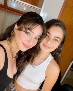 Leya Kırşan Instagram - #pantenealtınkelebek yıldızı parlayanlar da benim yıldızım canım ablam @cemrebaysel ❤️ Seni çok seviyorum canım, yıldızın hep parlasın 💫