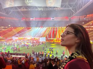 Leyla Tanlar Instagram - Aşk 💛♥️