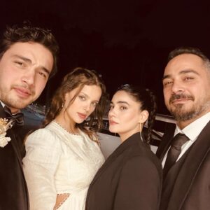 Leyla Tanlar Instagram - Deli gibi bi şey oldunuz iyice 🧿

gg #GoodGame

Levin ne abii saçmasapan @levintanlar ♥️