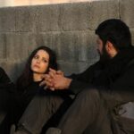 Leyla Tanlar Instagram - Adım Nevi; umut demek… • “Ben bir insandım…” “… evreni yaratırken altı gün çok yoruldun; sonra yarattıklarına baktın ve her şeyin çok iyi olduğunu gördün. Altıncı gün gök ve yer bütün ögeleriyle tamamlanmıştı. Yedinci güne gelindiğinde yapmakta olduğun işi bitirdin ve o gün dinlenmeye çekildin; belki de yedinci gün hala sürüyor çünkü masumların, acı çekenlerin çığlıkları ulaşmıyor sana ve artık her şey güzel değil." • Oradaki bütün kadınların sesi, umut ışığı olmak için artık gülse ya yüzün Nevi kızım 🤍🕊