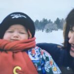 Leyla Tanlar Instagram - Bana katlanmak zor biliyorum, uzuyorum, kizdiriyorum... Ama sen yine de beni hic birakma olur mu, cunku ne dersem diyim naparsam yapiyim ben sensiz yapamiyorum. Anneler gunun kutlu olsun askim benim seni cok seviyorum bunu asla unutma ❤️
