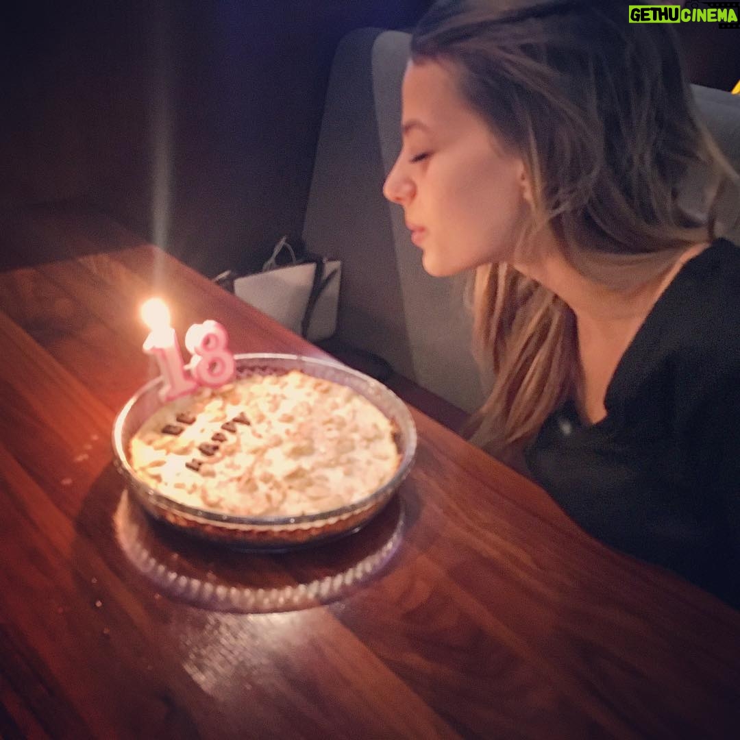 Leyla Tanlar Instagram - Herkese cok tesekkur ederim hepinizi cok seviyorum. Thank you for all the lovely wishes love you all. 🔞🔞🎉🎉
