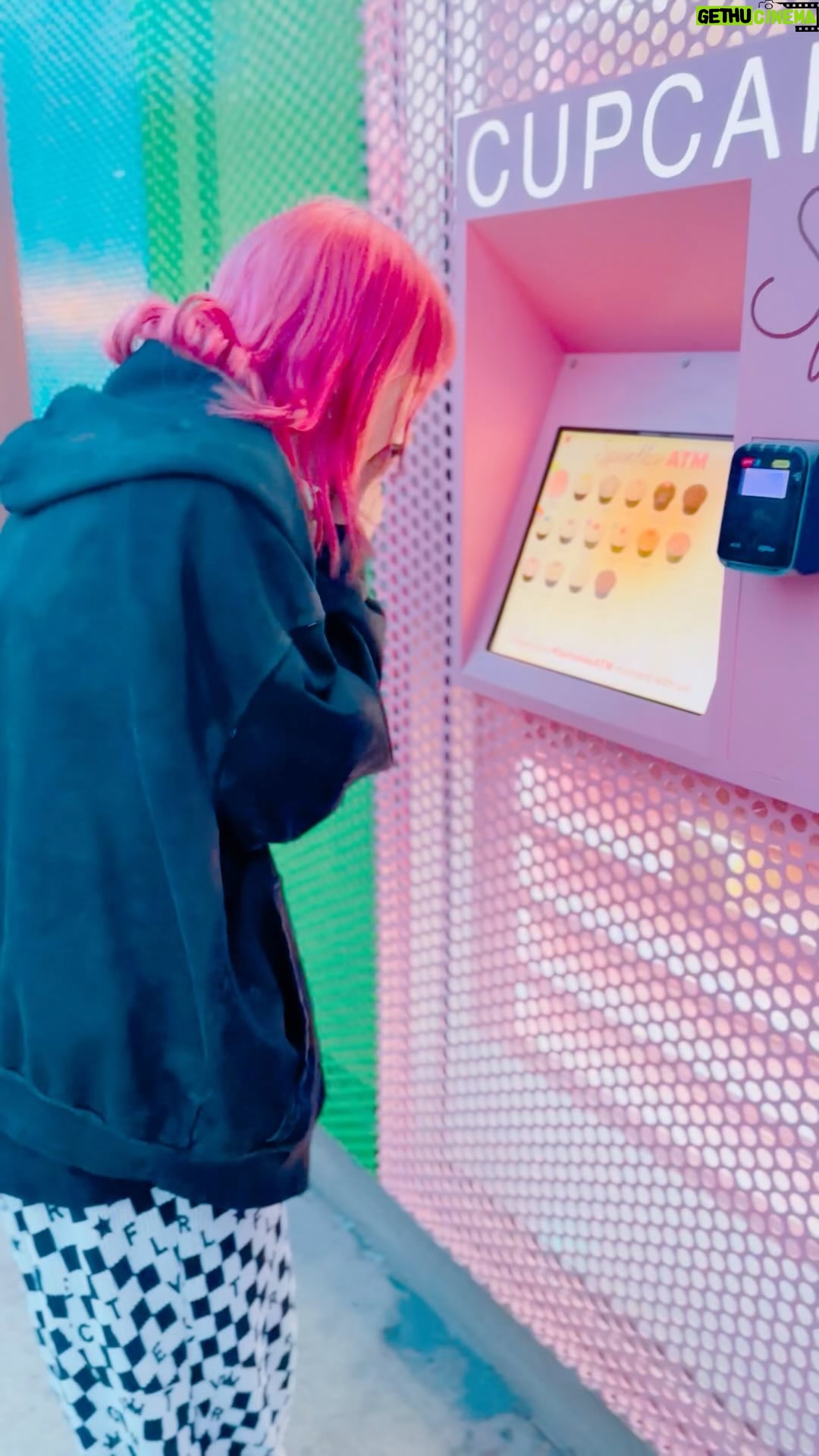 LiSA Instagram - 🩷🧁CUPCAKEATM🧁🩷 #Everydaycupcake #losangels