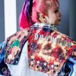 LiSA Instagram - #LiSAアイスクリーム 👘⑦ 😈LDP-Hi FiVE🖐️ ラストスパートの戦闘モード💪 デニムと色んな生地を合わせて作ってもらったワンピースとジャケット！肩掛けになってもかわいいし、脱いでワンピースだけになってもかわいい🥹❤️後ろ姿もめちゃかわいいーー🥹❤️💪そしてさらに、怒涛のラストスパートも動きやすいしお洋服の動きが出てかっこいいしかわいい🥹❤️❤️❤️❤️💃🪭 #二日間のライブ後に１からメイクと洋服着直して撮影してるテンションじゃない #りさふく　 📸　@vizkage 👘　@mikitiaizawa @reclothes_labo 💄　@keiko__ujiie