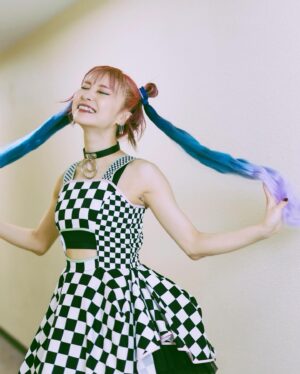 LiSA Instagram - #LiSAアイスクリーム
👘⑥
ダイナー女🛼🛼🍔🥤🍽️🏁

#わたしの腕むきむき💪

#りさふく　

📸　@vizkage 
👘　@mikitiaizawa 
💄　@keiko__ujiie