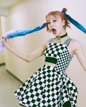 LiSA Instagram - #LiSAアイスクリーム
👘⑥
ダイナー女🛼🛼🍔🥤🍽️🏁

#わたしの腕むきむき💪

#りさふく　

📸　@vizkage 
👘　@mikitiaizawa 
💄　@keiko__ujiie