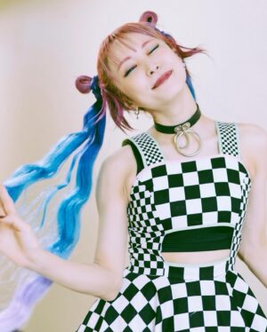 LiSA Instagram - #LiSAアイスクリーム
👘⑥
ダイナー女🛼🛼🍔🥤🍽️🏁

#わたしの腕むきむき💪

#りさふく　

📸　@vizkage 
👘　@mikitiaizawa 
💄　@keiko__ujiie