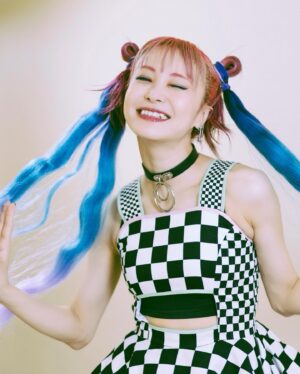 LiSA Instagram - #LiSAアイスクリーム
👘⑥
ダイナー女🛼🛼🍔🥤🍽️🏁

#わたしの腕むきむき💪

#りさふく　

📸　@vizkage 
👘　@mikitiaizawa 
💄　@keiko__ujiie