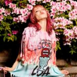 LiSA Instagram - #LiSAアイスクリーム 👘⑧ 📸　@vizkage 👘　@mikitiaizawa @mmd0905 💄　@keiko__ujiie 衣装全8着！まとめおわりーー！ 超大作！ このどれもステージの時間を着替えタイムなんてかんじさせないために、はやがえしようになっています。ほんとすごい、ほんとあっぱれ👏どれもこれも、ころころ変わっていく曲の世界にどっぷり浸からせてくれる、最高衣装でした。 衣装もデート(LiVE)の表現の一つになっています。 世界観も、動きやすさも、歌いやすさも、はやがえしたい気持ちも、でもこだわりたいファッションも、全部全部詰め込んでこの二日の記念日のために作ってもらったから、隅々まで受け取ってもらえますようにっ！ 「LiVE is Smile Always～i SCREAM～」がTBSチャンネル1で6月22日(土)午後9時〜放送でーす！📺 舞台裏に密着したオフショットムービーも📹 🔗 bit.ly/3xKxBHW #ライブ後遅くまで最初から作り直して遅くまでご一緒してくだったみなさんありがとうございましたっ。