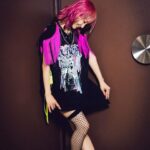 LiSA Instagram - #LiSAアイスクリーム 👘⑧ 📸　@vizkage 👘　@mikitiaizawa @mmd0905 💄　@keiko__ujiie 衣装全8着！まとめおわりーー！ 超大作！ このどれもステージの時間を着替えタイムなんてかんじさせないために、はやがえしようになっています。ほんとすごい、ほんとあっぱれ👏どれもこれも、ころころ変わっていく曲の世界にどっぷり浸からせてくれる、最高衣装でした。 衣装もデート(LiVE)の表現の一つになっています。 世界観も、動きやすさも、歌いやすさも、はやがえしたい気持ちも、でもこだわりたいファッションも、全部全部詰め込んでこの二日の記念日のために作ってもらったから、隅々まで受け取ってもらえますようにっ！ 「LiVE is Smile Always～i SCREAM～」がTBSチャンネル1で6月22日(土)午後9時〜放送でーす！📺 舞台裏に密着したオフショットムービーも📹 🔗 bit.ly/3xKxBHW #ライブ後遅くまで最初から作り直して遅くまでご一緒してくだったみなさんありがとうございましたっ。