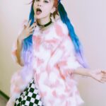 LiSA Instagram - #LiSAアイスクリーム　 👘⑤ 🗣️🙅‍♀️🔇❌→🧹🧹👯‍♂️→🪧💥🤛→🔊→💃🕺 🍨＝🏬 ノンノン👗→エレクトリリカル👾→WiLD CANDY🍭→スパイシーワールド🌶️ #振り付け練習無しでいってまえとスパルタダンスメドレーすぐ踊れるみんなの記憶力に脱帽　 #めちゃダンス練習した #のすけとりゅーいちのサイレントパフォーマンスおもしろすぎるし状況把握してすぐついてきてくれる会場のみんなの順応力に脱帽　 #これ早着替えするLiSAチームすごすぎて脱帽 #靴や髪まで変えるなんてチャレンジャー #いつもわたしのチャレンジ精神についてきてくれるみんなに脱帽 #白桃ヨーグルトアイスの服🍨🍑🐮 #ブルーハワイ巨峰シャーベットの髪🍨🫐🍇 #りさふく　 📸　@vizkage 👘　@mikitiaizawa 💄　@keiko__ujiie