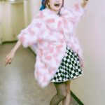 LiSA Instagram - #LiSAアイスクリーム　 👘⑤ 🗣️🙅‍♀️🔇❌→🧹🧹👯‍♂️→🪧💥🤛→🔊→💃🕺 🍨＝🏬 ノンノン👗→エレクトリリカル👾→WiLD CANDY🍭→スパイシーワールド🌶️ #振り付け練習無しでいってまえとスパルタダンスメドレーすぐ踊れるみんなの記憶力に脱帽　 #めちゃダンス練習した #のすけとりゅーいちのサイレントパフォーマンスおもしろすぎるし状況把握してすぐついてきてくれる会場のみんなの順応力に脱帽　 #これ早着替えするLiSAチームすごすぎて脱帽 #靴や髪まで変えるなんてチャレンジャー #いつもわたしのチャレンジ精神についてきてくれるみんなに脱帽 #白桃ヨーグルトアイスの服🍨🍑🐮 #ブルーハワイ巨峰シャーベットの髪🍨🫐🍇 #りさふく　 📸　@vizkage 👘　@mikitiaizawa 💄　@keiko__ujiie