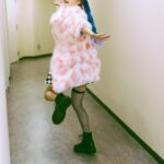LiSA Instagram - #LiSAアイスクリーム　 👘⑤ 🗣️🙅‍♀️🔇❌→🧹🧹👯‍♂️→🪧💥🤛→🔊→💃🕺 🍨＝🏬 ノンノン👗→エレクトリリカル👾→WiLD CANDY🍭→スパイシーワールド🌶️ #振り付け練習無しでいってまえとスパルタダンスメドレーすぐ踊れるみんなの記憶力に脱帽　 #めちゃダンス練習した #のすけとりゅーいちのサイレントパフォーマンスおもしろすぎるし状況把握してすぐついてきてくれる会場のみんなの順応力に脱帽　 #これ早着替えするLiSAチームすごすぎて脱帽 #靴や髪まで変えるなんてチャレンジャー #いつもわたしのチャレンジ精神についてきてくれるみんなに脱帽 #白桃ヨーグルトアイスの服🍨🍑🐮 #ブルーハワイ巨峰シャーベットの髪🍨🫐🍇 #りさふく　 📸　@vizkage 👘　@mikitiaizawa 💄　@keiko__ujiie