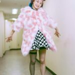 LiSA Instagram - #LiSAアイスクリーム　 👘⑤ 🗣️🙅‍♀️🔇❌→🧹🧹👯‍♂️→🪧💥🤛→🔊→💃🕺 🍨＝🏬 ノンノン👗→エレクトリリカル👾→WiLD CANDY🍭→スパイシーワールド🌶️ #振り付け練習無しでいってまえとスパルタダンスメドレーすぐ踊れるみんなの記憶力に脱帽　 #めちゃダンス練習した #のすけとりゅーいちのサイレントパフォーマンスおもしろすぎるし状況把握してすぐついてきてくれる会場のみんなの順応力に脱帽　 #これ早着替えするLiSAチームすごすぎて脱帽 #靴や髪まで変えるなんてチャレンジャー #いつもわたしのチャレンジ精神についてきてくれるみんなに脱帽 #白桃ヨーグルトアイスの服🍨🍑🐮 #ブルーハワイ巨峰シャーベットの髪🍨🫐🍇 #りさふく　 📸　@vizkage 👘　@mikitiaizawa 💄　@keiko__ujiie