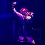 LiSA Instagram - 想い想うほど絡まる愛錠 愛してしまえば地獄で　離れてしまえば孤独だ #LiSAアイスクリーム　#愛錠　 #野間さんとバンドのアレンジがすごすぎてひたひたに浸った #このチェアダンスの為にずっとつま先歩きしてたからめちゃめちゃ内転筋筋肉痛🪑 #このピアノ上に乗れるように１から作ってもらったんだけどLiSAってエンブレムが入っている世界に一つだけのLiSAピアノ🆕 #わたし背中めちゃかっこいいやん💪🥹